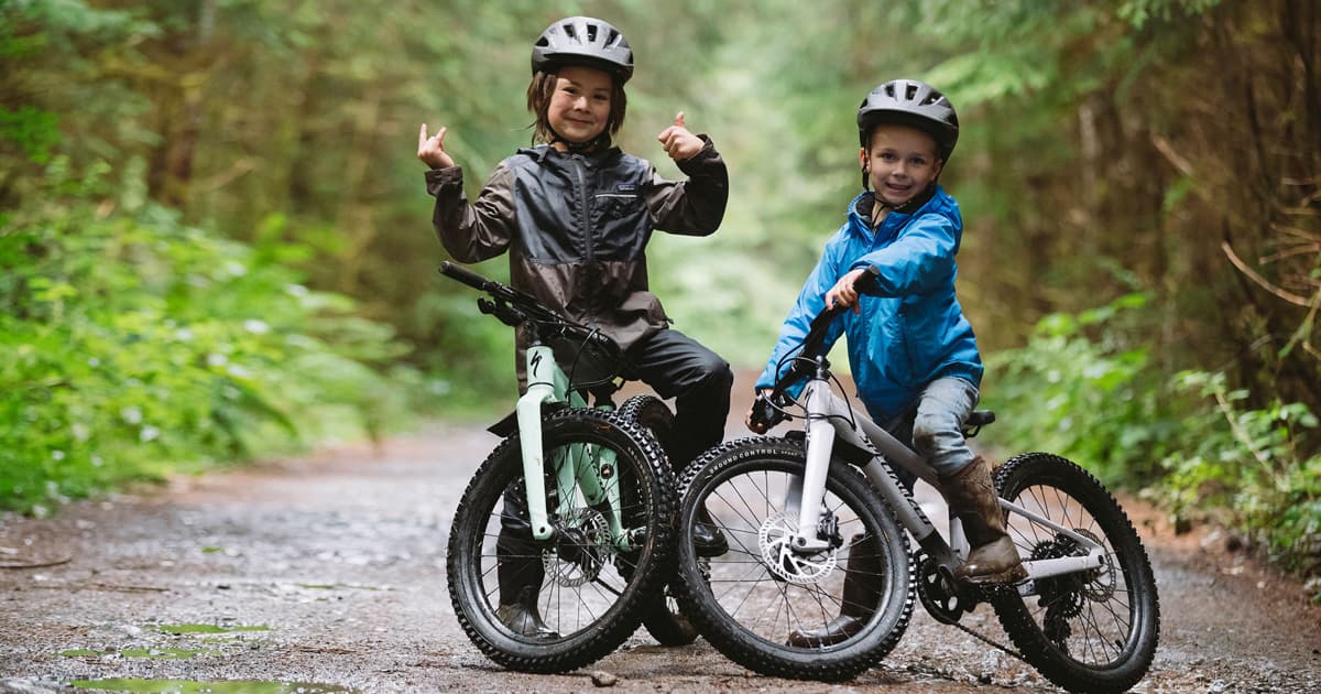 Pie mums ir visa veida bērnu un pusaudžu velosipēdi. Sākot no balansa velosipēdiem līdz sacīkstēm piemērotiem braucamajiem.